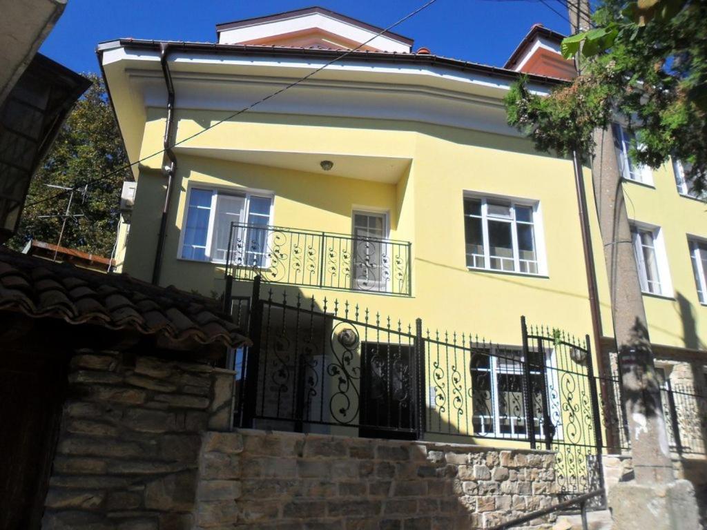Къщата С Чешмата Apartment Veliko Tŭrnovo Exterior photo